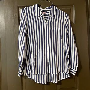 Women’s long sleeved dress shirt